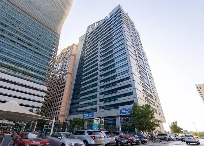Spacious 3 Bedroom Apartm Beach Front