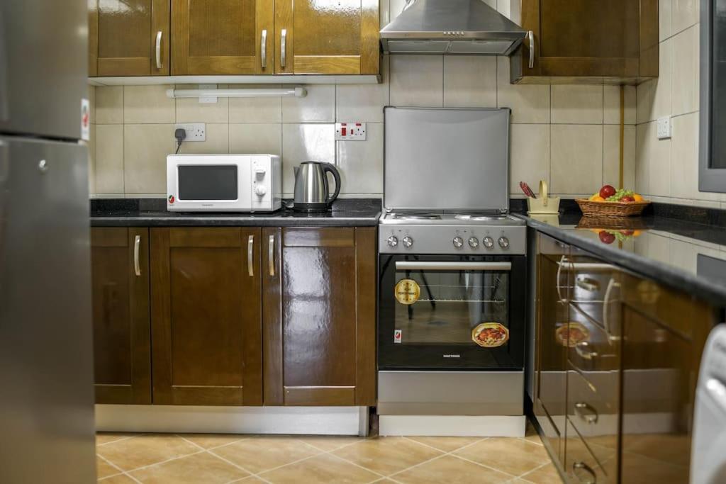Apartment Spacious 3 Bedroom Apartm Front *