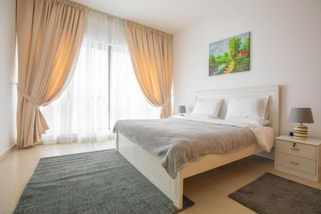Apartment Spacious 3 Bedroom Apartm Front